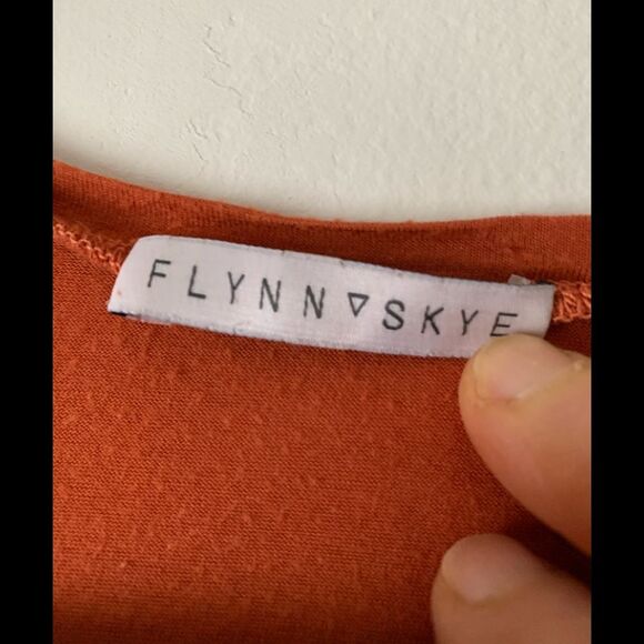 Flynn Skye brick/burnt orange color short-sleeved deep v-neck top, size Small - Picture 4 of 6